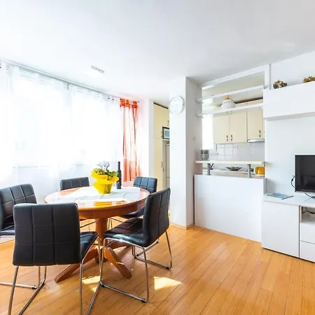 Win Apartment *