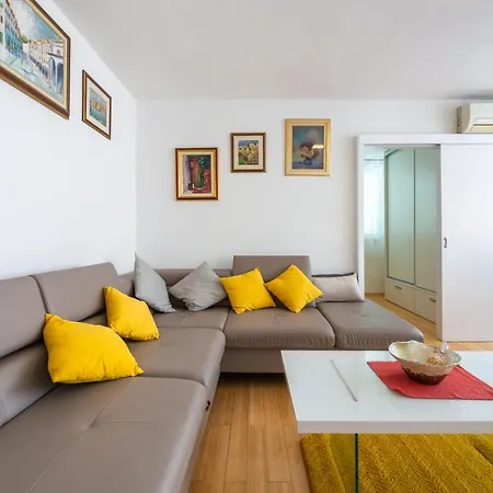 Win Apartment *