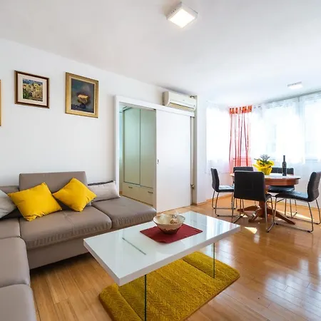 Win Apartment *